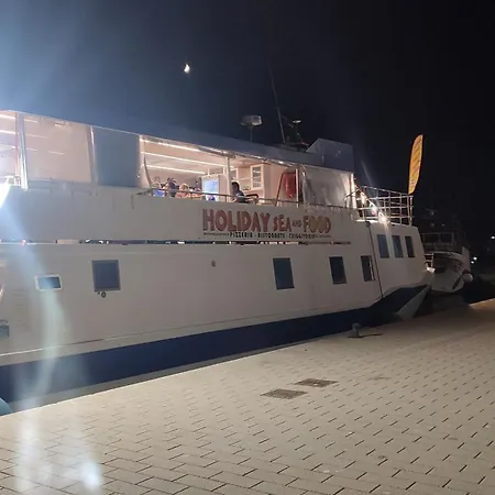Holiday Πλωτό κατάλυμα